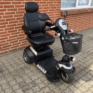 BRUGT Sort/Hvid EasyGo M3C - 13 km/t - 6 MDR. GARANTI (0900149)