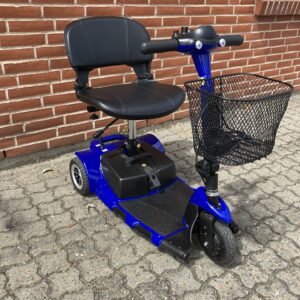 BRUGT Blå Rejsescooter 3-hjulet - 6 km/t NYE BATTERIER - 6 MDR. GARANTI (0900152)